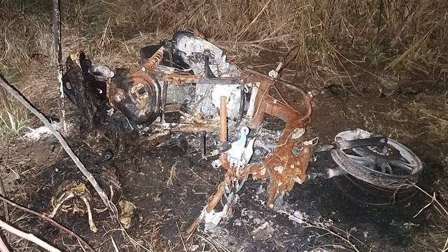 Sesosok mayat dan kendaraan bermotor ditemukan hangus terbakar di kawasan Marina Kota Semarang. Foto: Dok. Istimewa