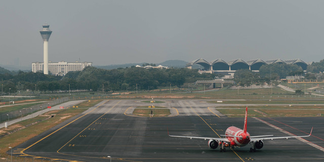 Air Asia Terminal Berapa di Soetta, Foto: Unspalsh/Muhammad Faiz Zulkeflee