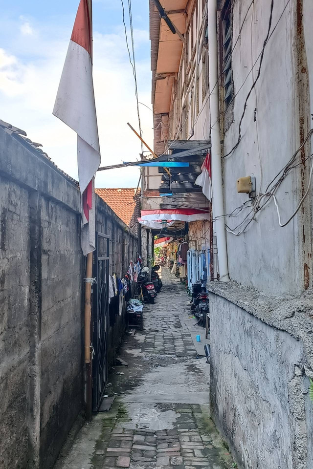 Situasi kawasan rumah FS di Denpasar, Bali, terduga teroris yang ditangkap di Lumajang. Foto: Denita BR Matondang/kumparan