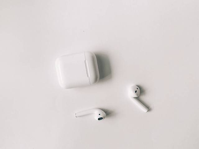 Ilustrasi cara mematikan AirPods i12. Foto: Pexels. 