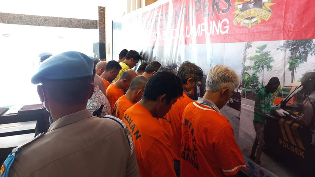 Para pelaku judi kartu hingga judi online. | Foto: Sinta Yuliana/Lampung Geh