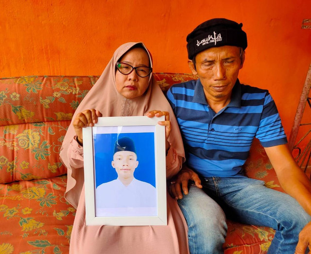 Orang tua Albar Mahdi, Siti Soimah dan suaminya, Rusdi. (ist)