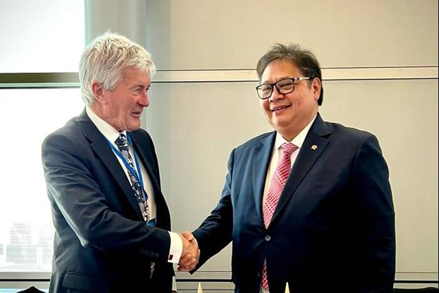 Menko Perekonomian Airlangga Hartarto dalam pertemuan bilateral dengan Damien O'Connor, Minister of Agriculture, Trade & Export Growth, Land Information, Biosecurity and Rural Communities New Zealand, pada Kamis (8/9/2022). Foto: Kemenko Perekonomian