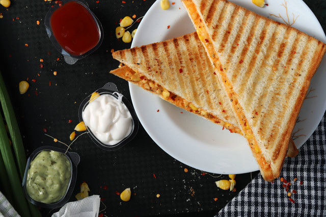 Rekomendasi Tempat Makan Roti Bakar Enak di Bekasi, Foto Hanya Ilustrasi: Unsplash/Pixzolo Photography