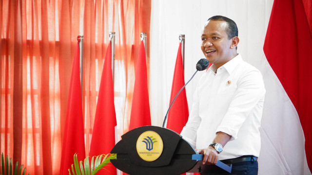 Menteri Investasi/Kepala BKPM, Bahlil Lahadalia, memberikan orasi ilmiah di Sekolah Tinggi Ilmu Ekonomi (STIE) Port Numbay, Jayapura, Sabtu (10/9/2022). Foto: Kementerian Investasi/BKPM