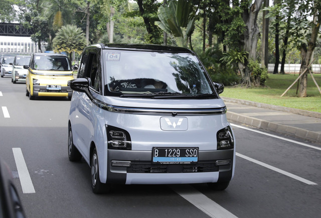 Penyerahan perdana mobil listrik Wuling Air ev kepada konsumen di Jakarta (10/9/2022). Foto: Wuling Motor Indonesia