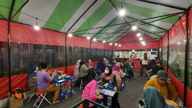 Bersantap di Nolda Pocha, kedai makan ala Korea yang viral. Foto: Azalia Amadea/kumparan