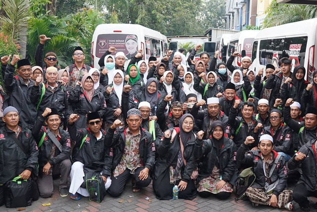 Relawan Sahabat Ganjar mengadakan umrah bersama dengan Pondok Pesantren (Ponpes) Alif Baa, Banjarnegara, Sabtu (10/9/2022). Foto: Dok. Istimewa