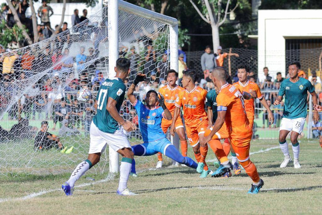 Laga Persiraja Banda Aceh vs PSKC Cimahi di Stadion H Dimurthala, skor akhir 2-1. Foto: Windy Phagta/acehkini