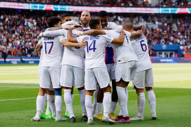 Selebrasi pemain Paris Saint-Germain (PSG) usai mencetak gol ke gawang Brest pada pertandingan lanjutan Liga Prancis di Parc des Princes, Paris, Prancis. Foto: Christian Hartmann/REUTERS
