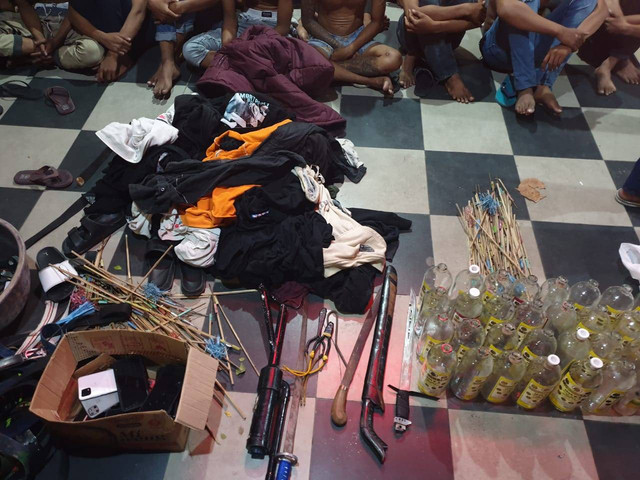 Senjata milik ormas Batalyon 120 Makassar. Foto: Dok. Istimewa