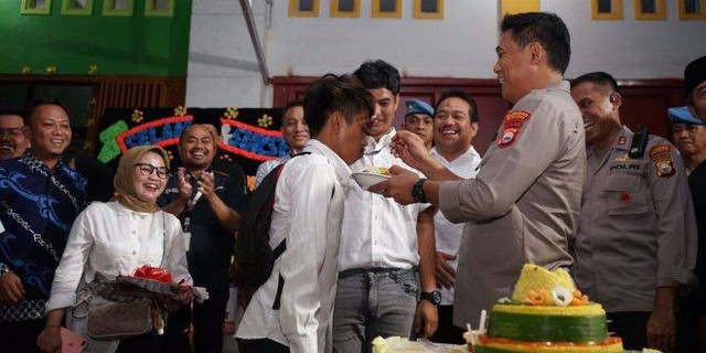 Kapolrestabes Makassar Kombes Budhi Haryanto menghadiri Peresmian Sekretariat Batalyon 120 Makassar di Jl. Monumen Korban 40.000 Jiwa, Jumat (22/7/2022) malam. Foto: Polrestabes Makassar