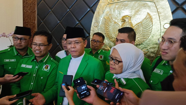 PPP kubu Mardiono serahkan SK baru Kemenkumham ke KPU RI, Senin (12/9/2022). Foto: Aprilandika Pratama/kumparan