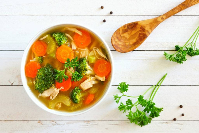 Ilustrasi Sop Ayam Makaroni. Foto: Shutterstock