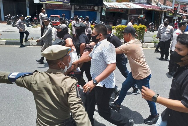 Kapolres Aceh Barat AKBP Pandji Santoso menyebut petugas juga mengamankan 11 orang yang diduga memprovokasi dan membuat rusuh. Foto: Dok. Polisi