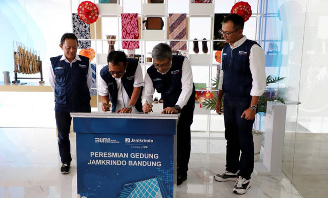 PT Jaminan Kredit Indonesia (Jamkrindo) melakukan peresmian gedung baru di Kantor Wilayah IV dan Kantor Cabang Bandung, Jawa Barat, Selasa (13/9/2022). Foto: Dok. Jamkrindo