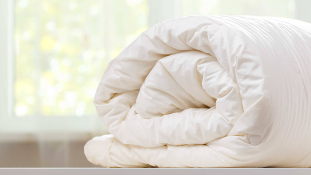 Ilustrasi bed cover. Foto: Olga Nikiforova/Shutterstock