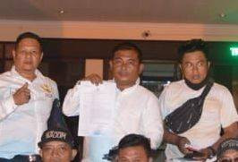 Dua wartawan membuat laporan di Polresta Barelang (Foto: Ist)