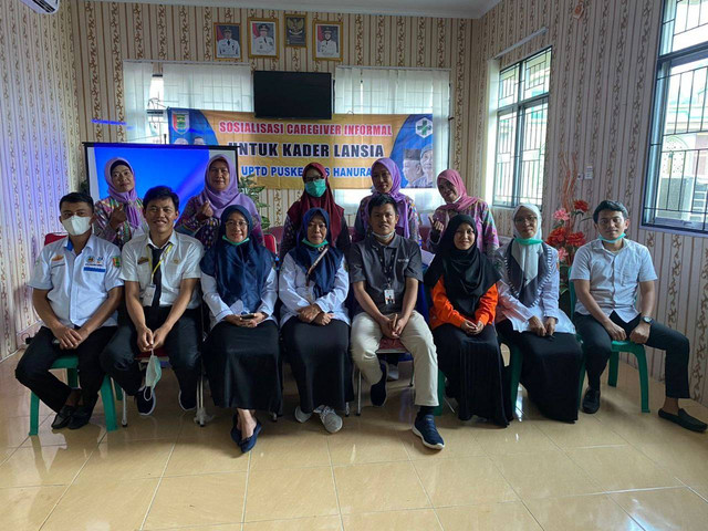 Program Head Rumah Zakat Lampung, Rahman, menghadiri Sosialiasi Caregiver Informal untuk Kader Lansia se-Kecamatan Teluk Pandan di aula UPTD Puskesmas Hanura, Kecamatan Teluk Pandan, Pesawaran (1/9).