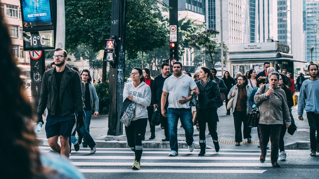 Ilustrasi Contoh Mobilitas Horizontal, Foto Pexels Kaique Rocha