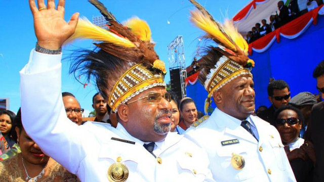 Pasangan LukMen, Lukas Enembe dan Klemen Tinal sebagai Gubernur dan Wakil Gubernur Papua periode 2013-2018. Lukmen memimpin Papua dua periode dan masa kepemimpinannya akan berakhir pada 2023. (Foto Dian Mustikawati)