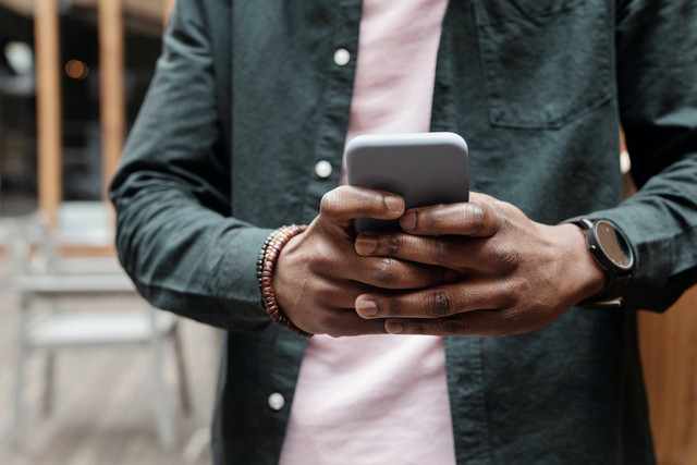 Ilustrasi gambar cara pesan tiket kereta api di Blibli. Pexels.com