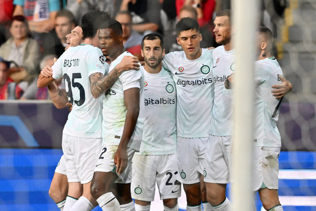 Selebrasi pemain Inter Milan usai mencetak gol ke gawang Viktoria Plzen pada pertandingan Grup C Liga Champions di Doosan Arena, Plzen, Republik Ceko. Foto: Joe Klamar / AFP