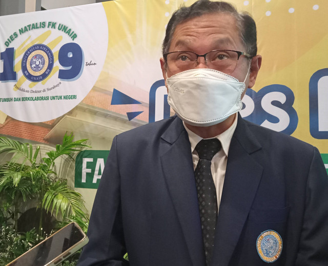 Dekan FK Unair Prof. Dr. Budi Santoso, dr., Sp.OG(K). Foto: Masruroh/Basra
