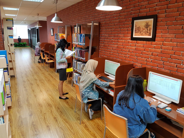Pengunjung Perpustakaan Kementerian PUPR