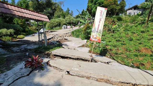 Tanah bergerak di Bojong Koneng, Bogor, Rabu (14/9/2022). Foto: Dok. Istimewa