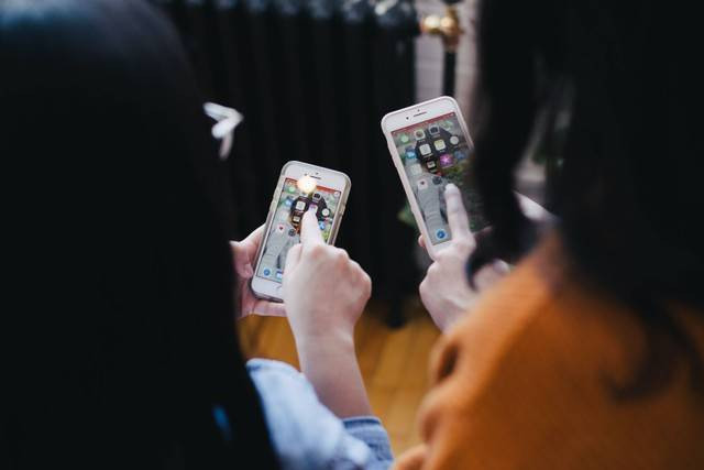 Ilustrasi scrolling text. Foto: usnplash.