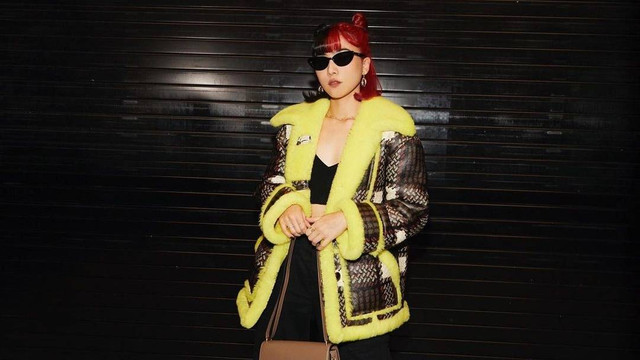 Gaya Isyana Sarasvati hadiri Show Coach di New York Fashion Week 2023. Foto: Instagram/@isyanasarasvati