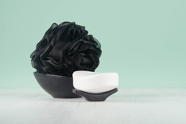 Ilustrasi shower puff untuk mandi. Foto: Alina Yudina/Shutterstock