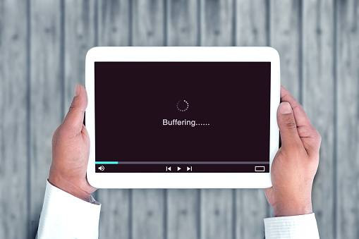 Ilustrasi buffering saat streaming. Foto: Unsplash.com