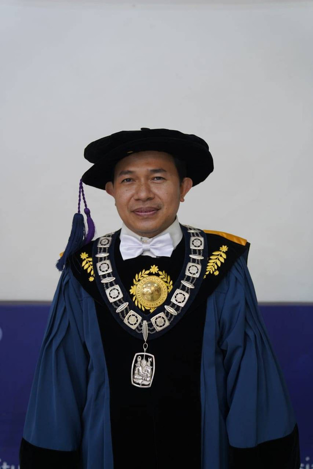 Prof. Wawan Dhewanto dalam pengukuhan guru besar kewirausahaan SBM ITB di Bandung, 16/9.  