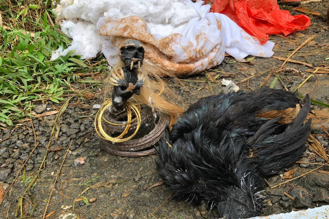 Jenglot bergelang emas ditemukan warga di Desa Pasarean, Kecamatan Pamijahan, Kabupaten Bogor, Jumat (16/9/2022). Foto: Dok. Istimewa