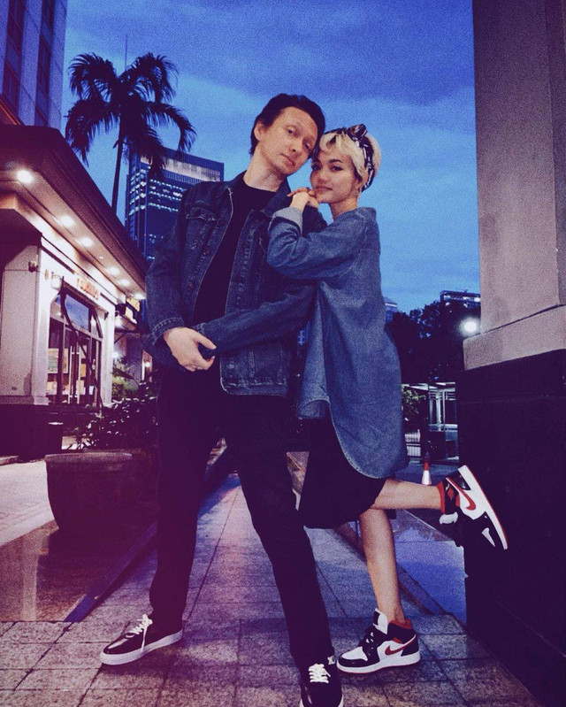Rina Nose dan suami. Foto: Instagram/@rinanose16