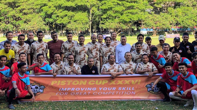 Laga persahabatan antara Alumni Fakultas Teknik USK dengan panitia/dosen. Foto: dok. alumni 