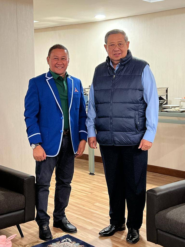 Ramlan Nurmatias bersama Susilo Bambang Yudhoyono saat pertemuan Rapat Pimpinan Nasional (Rapimnas) 2022 di Jakarta, Jumat (16/9/2022). Dokumentasi: DPC Demokrat Bukittinggi.