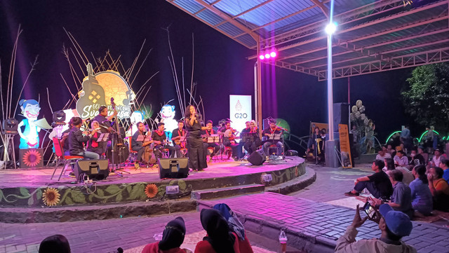 Roadshow Solo Keroncong Svaranusa di Taman Sunan Jogo Kali, Solo. FOTO: Agung Santoso