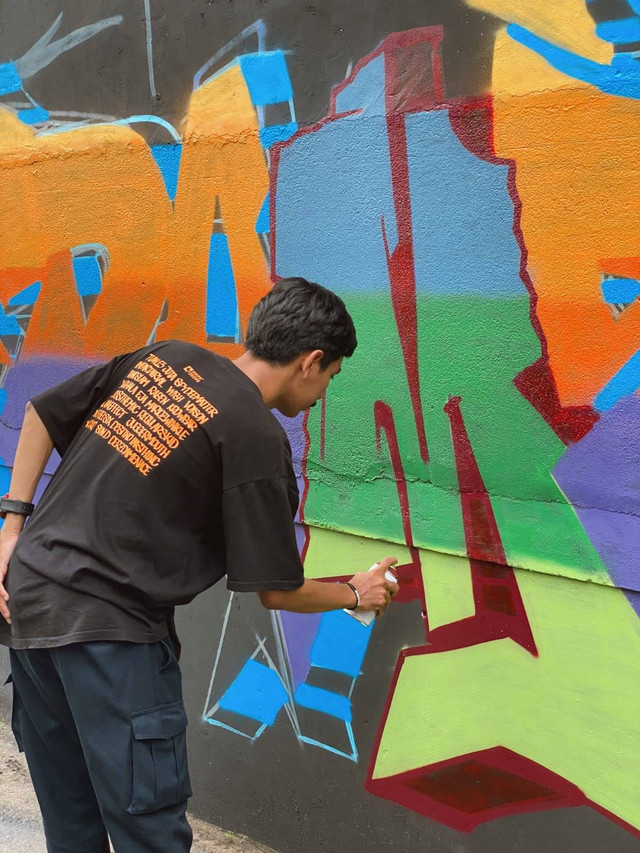 salah satu seniman graffiti Pontianak. Foto: Cecil/Hi!Pontianak