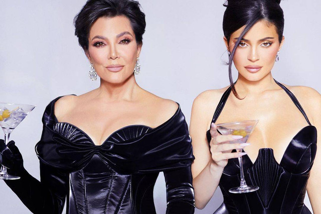 Kris Jenner dan Kylie Jenner Tampil Glamor saat Masak Bareng. Foto: Instagram @kyliejenner