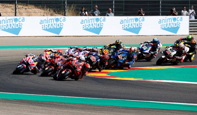 Sejumlah pebalap saat balapan MotoGp Aragon di Srikuit MotorLand Aragon, Alcaniz, Spanyol. Foto: Juan Medina/REUTERS