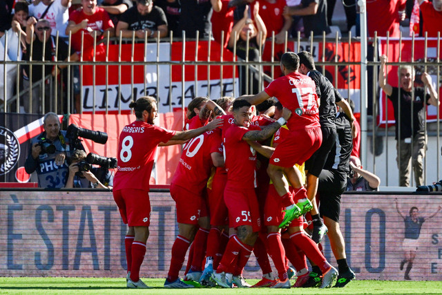 Selebrasi pemain Monza usai mencetak gol ke gawang Juventus pada pertandingan lanjutan Liga Italia di Stadion Brianteo, Monza, Italia.
 Foto: Miguel MEDINA / AFP