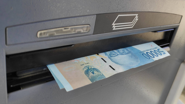 Ilustrasi Transaksi atau Uang Rupiah. Foto: Shutterstock.