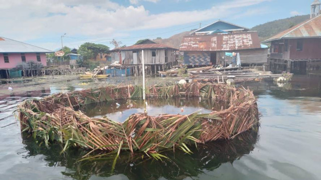Bhukere atau sarang buatan ikan gabung di Danau Sentani Kabupaten Jayapura. (Foto Media Center KMAN VI)