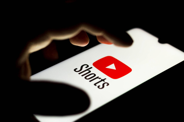 Ilustrasi YouTube Short. Foto: Shutterstock