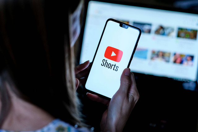 Ilustrasi YouTube Short. Foto: Shutterstock