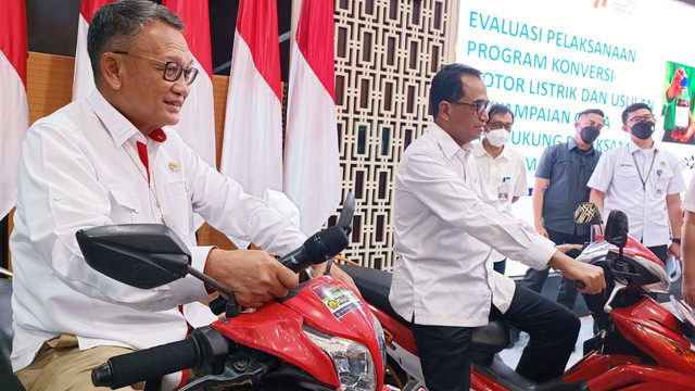 Menteri ESDM, Arifin Tasrif di Kantor Kementerian ESDM, Senin (19/9).  Foto: Ave Airiza Gunanto/kumparan