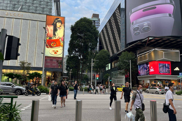 Suasana sore hari di Orchard Road, Singapura Foto: Anggita Aprilyani/kumparan
